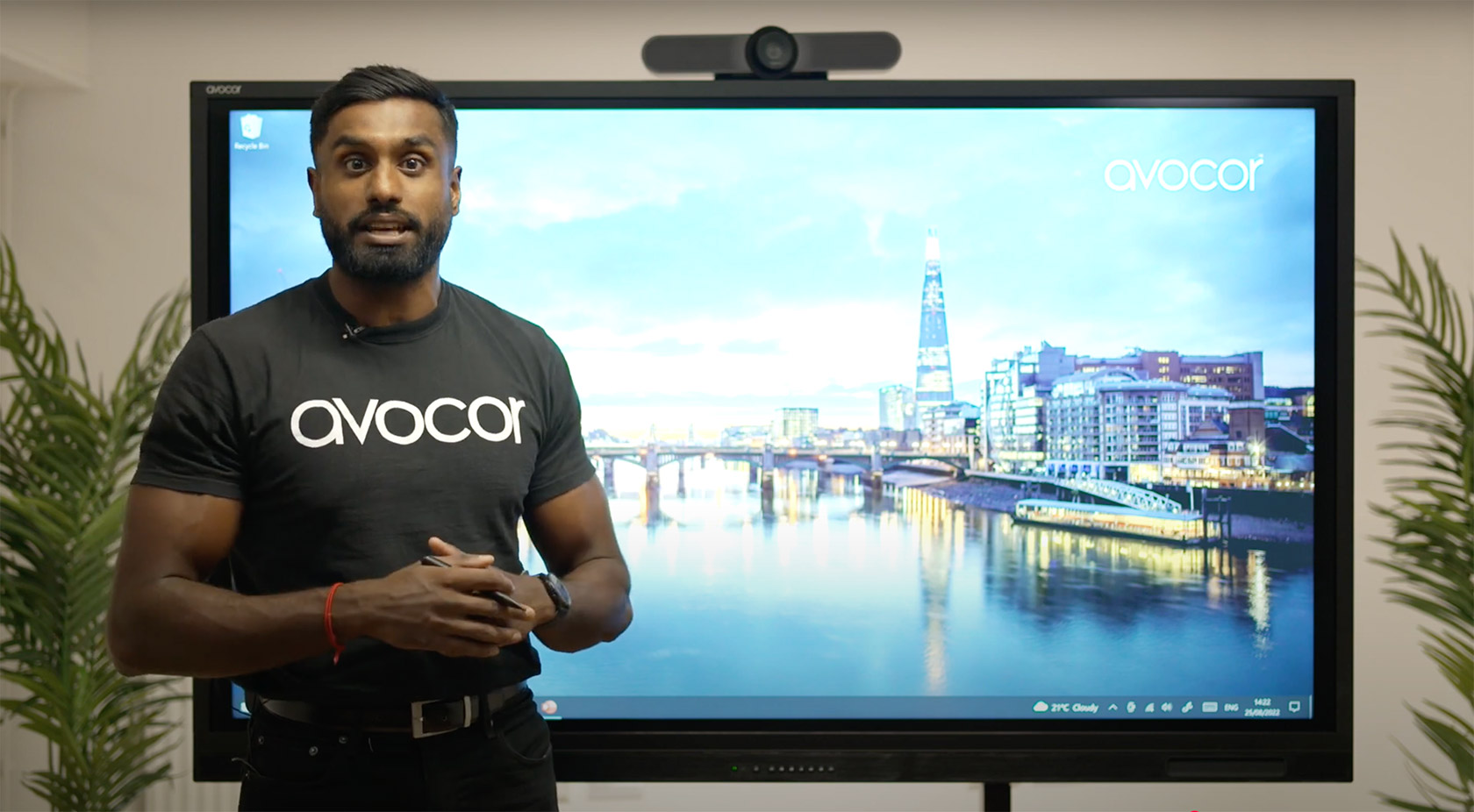 Man explaining Avocor G series